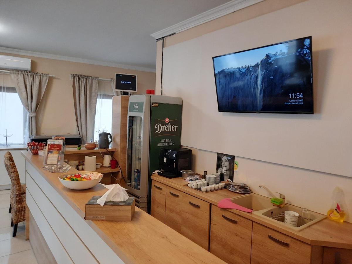 Vegvari Hotel Eger Eksteriør bilde