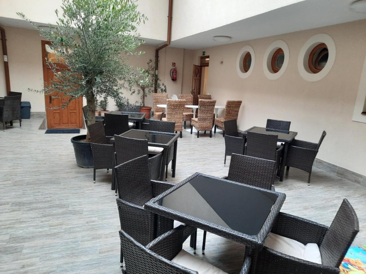 Vegvari Hotel Eger Eksteriør bilde